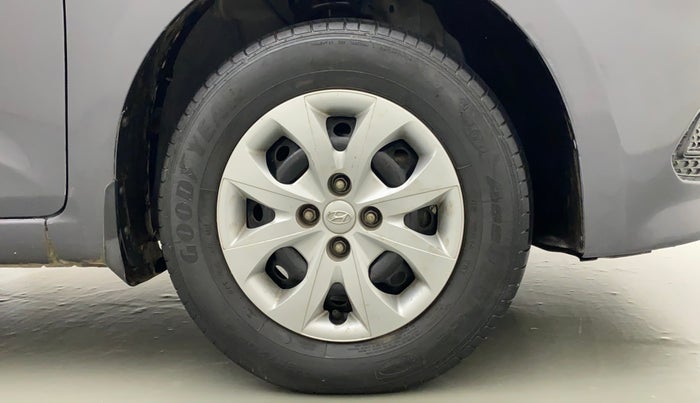 2017 Hyundai Elite i20 MAGNA EXECUTIVE 1.2, Petrol, Manual, 25,846 km, Right Front Wheel