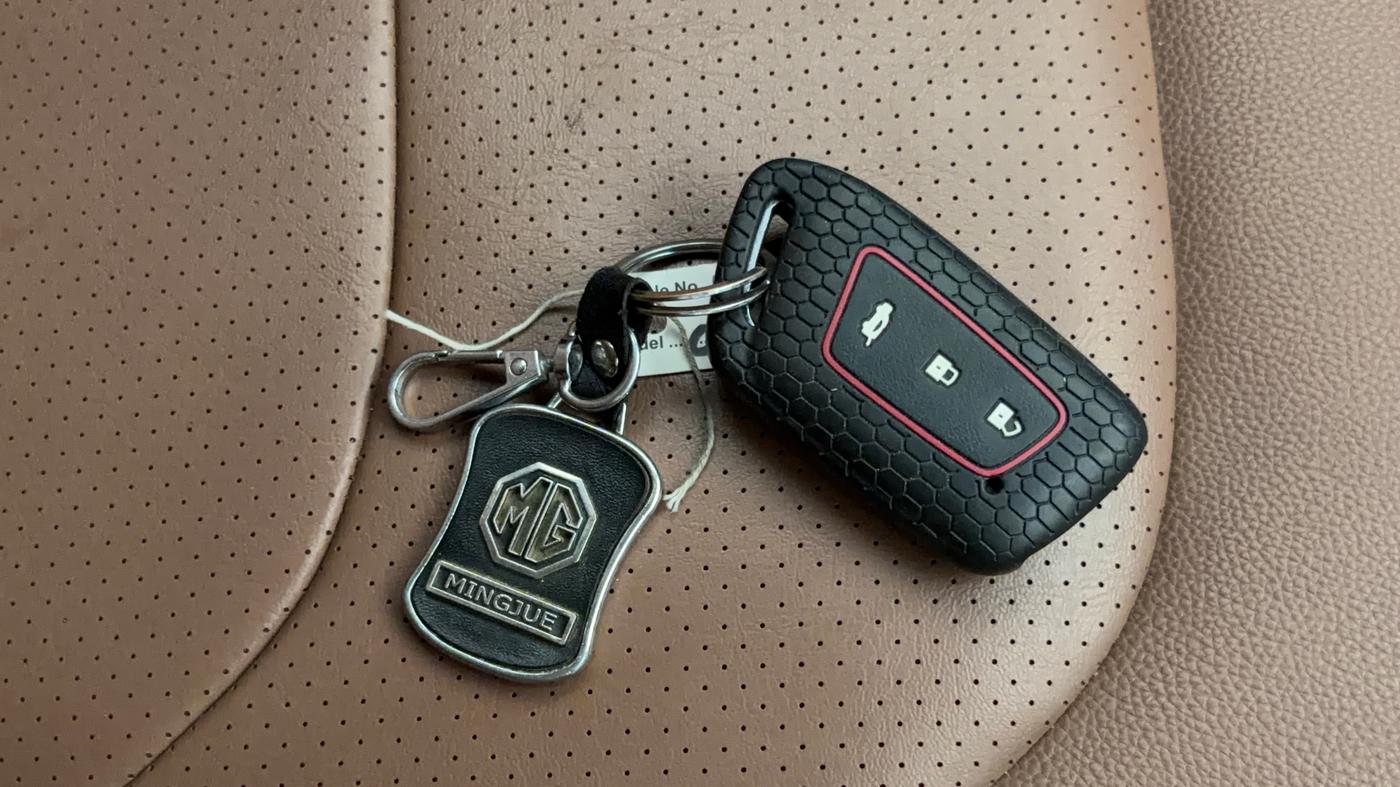 2023 MG HECTOR PLUS SAVVY PRO 1.5 TURBO CVT 7 STR, Petrol, Automatic, 40,537 km, Key Close Up