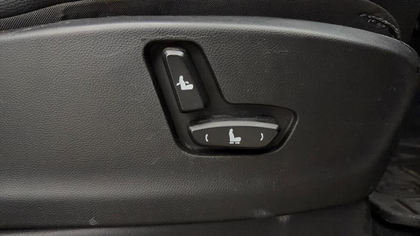 2023 MG HECTOR PLUS SAVVY PRO 1.5 TURBO CVT 7 STR, Petrol, Automatic, 40,537 km, Driver Side Adjustment Panel