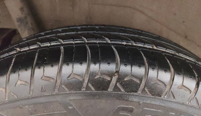 2016 Maruti Wagon R 1.0 VXI AMT, Petrol, Automatic, 46,454 km, Right Rear Tyre Tread