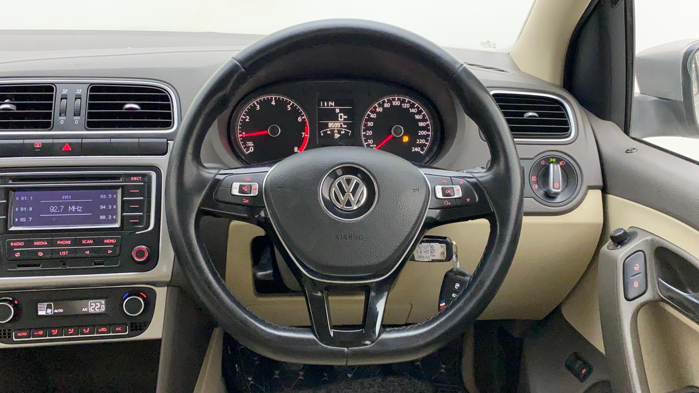 2014 Volkswagen Vento HIGHLINE 1.6 MPI, Petrol, Manual, 85,997 km, Steering Wheel Close Up