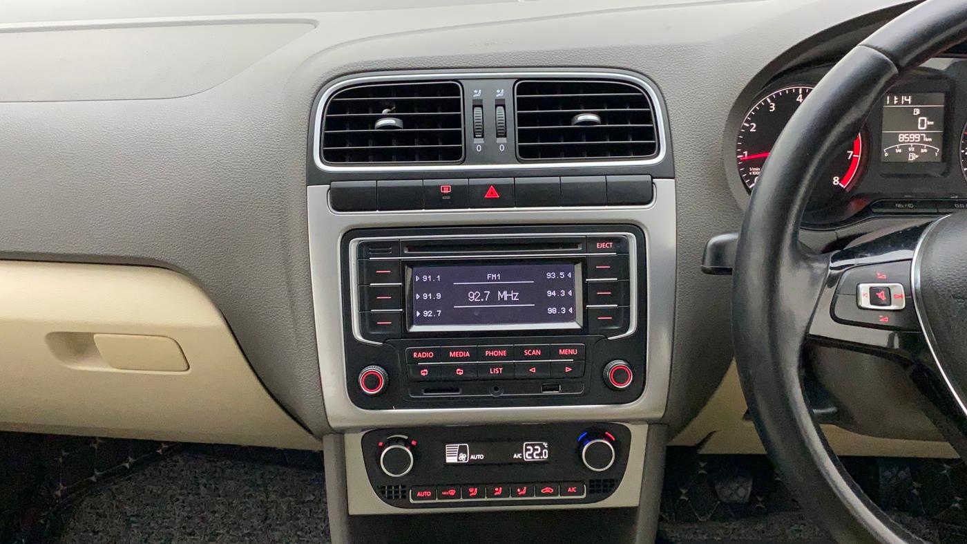 2014 Volkswagen Vento HIGHLINE 1.6 MPI, Petrol, Manual, 85,997 km, Air Conditioner