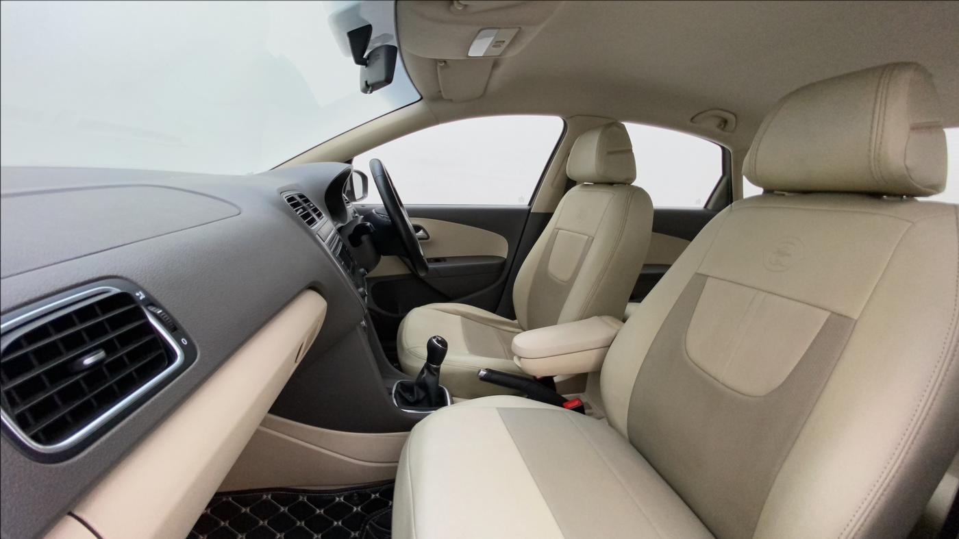 2014 Volkswagen Vento HIGHLINE 1.6 MPI, Petrol, Manual, 85,997 km, Right Side Front Door Cabin