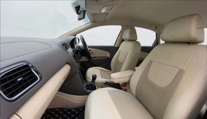 2014 Volkswagen Vento HIGHLINE 1.6 MPI, Petrol, Manual, 85,997 km, Right Side Front Door Cabin