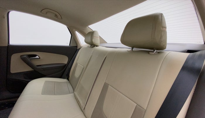 2014 Volkswagen Vento HIGHLINE 1.6 MPI, Petrol, Manual, 85,997 km, Right Side Rear Door Cabin