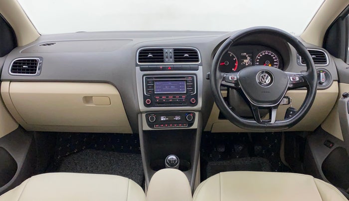 2014 Volkswagen Vento HIGHLINE 1.6 MPI, Petrol, Manual, 85,997 km, Dashboard