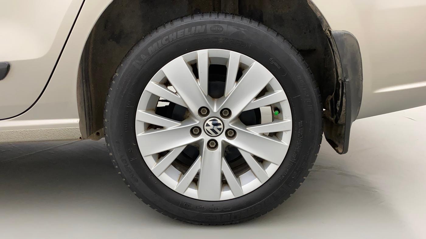 2014 Volkswagen Vento HIGHLINE 1.6 MPI, Petrol, Manual, 85,997 km, Left Rear Wheel
