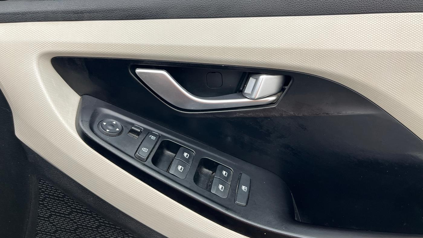 2021 Hyundai Creta S 1.5 PETROL, Petrol, Manual, 37,056 km, Driver Side Door Panels Control