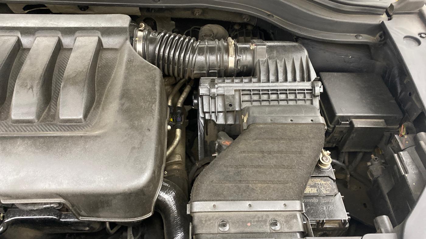 2021 Mahindra XUV700 AX 7 P AT 7 STR, Petrol, Automatic, 31,113 km, Engine View - Left