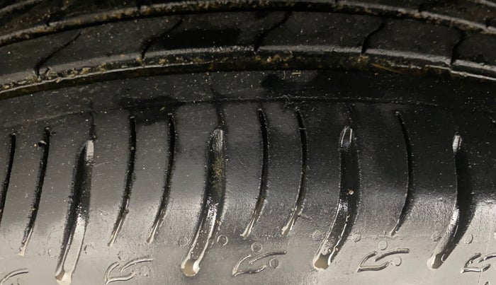 2021 Mahindra XUV700 AX 7 P AT 7 STR, Petrol, Automatic, 31,113 km, Left Front Tyre Tread