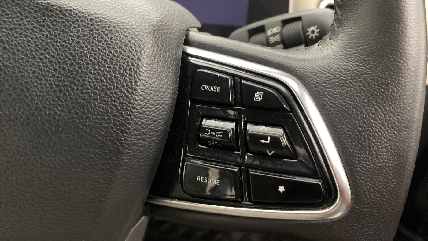 2021 Mahindra XUV700 AX 7 P AT 7 STR, Petrol, Automatic, 31,113 km, Adaptive Cruise Control