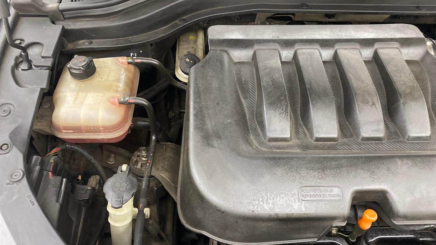 2021 Mahindra XUV700 AX 7 P AT 7 STR, Petrol, Automatic, 31,113 km, Engine View - Right