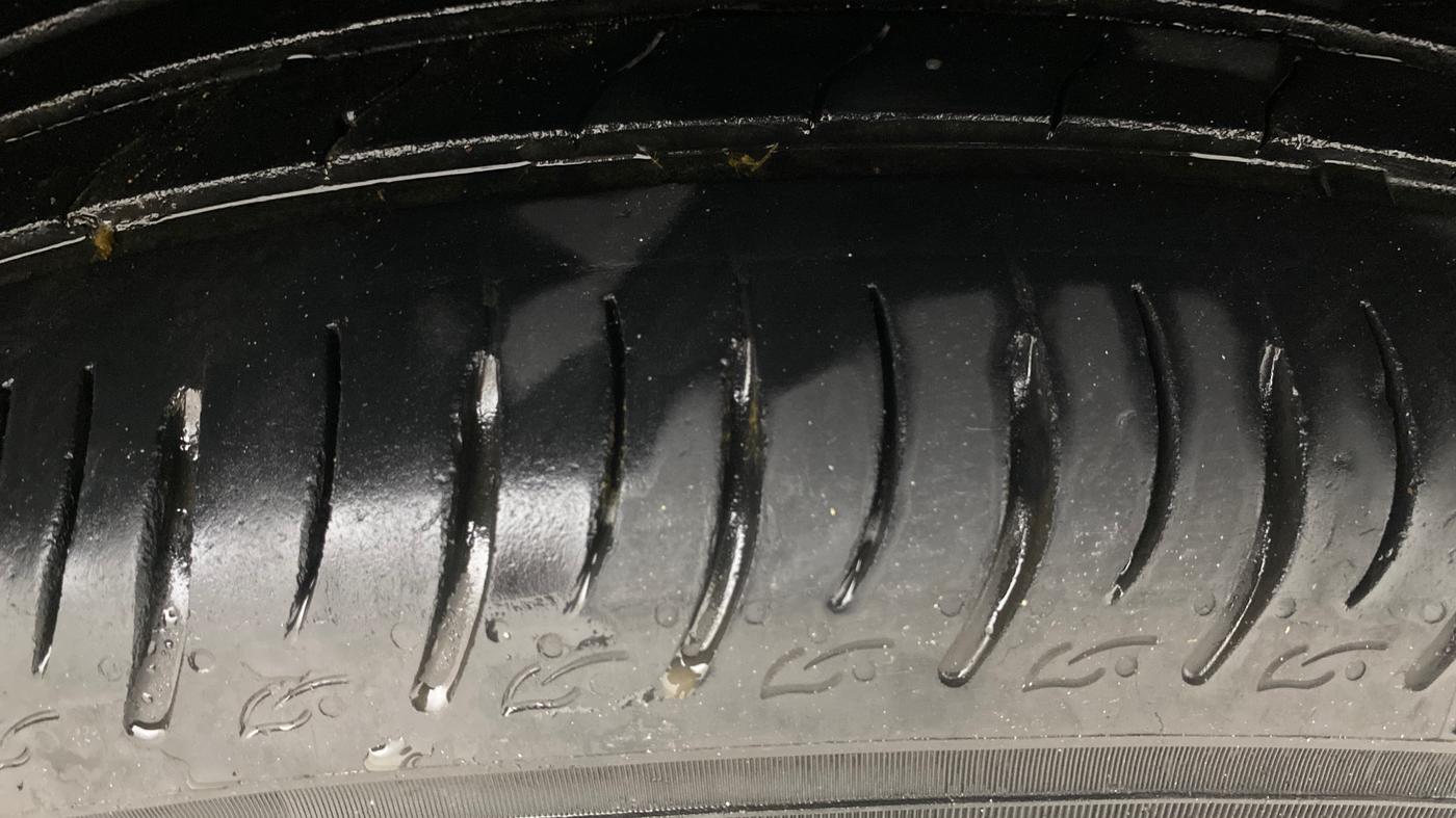 2021 Mahindra XUV700 AX 7 P AT 7 STR, Petrol, Automatic, 31,113 km, Left Rear Tyre Tread