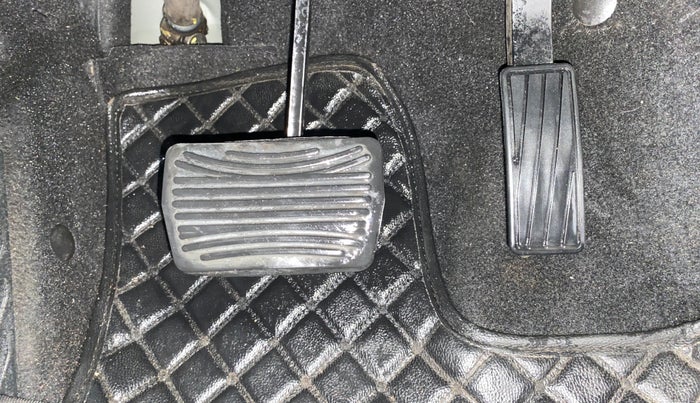 2021 Mahindra XUV700 AX 7 P AT 7 STR, Petrol, Automatic, 31,113 km, Pedals