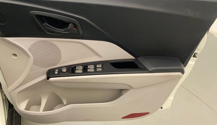2021 Mahindra XUV300 W6 1.5 DIESEL AMT, Diesel, Automatic, 38,673 km, Driver Side Door Panels Control