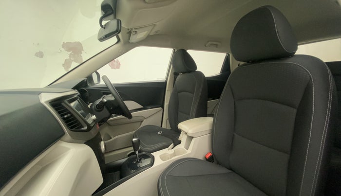 2021 Mahindra XUV300 W6 1.5 DIESEL AMT, Diesel, Automatic, 38,673 km, Right Side Front Door Cabin