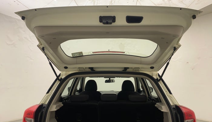 2021 Mahindra XUV300 W6 1.5 DIESEL AMT, Diesel, Automatic, 38,673 km, Boot Door Open