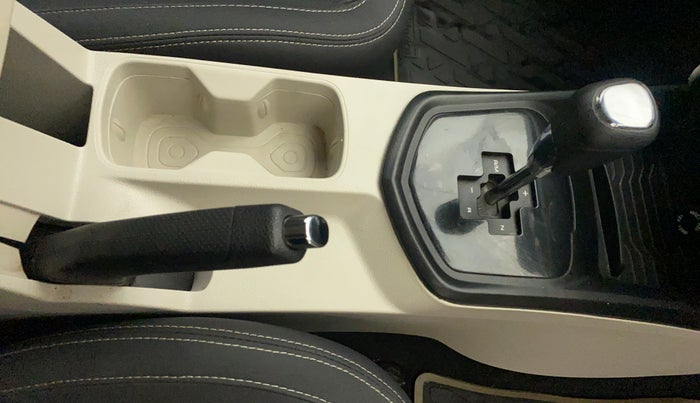 2021 Mahindra XUV300 W6 1.5 DIESEL AMT, Diesel, Automatic, 38,673 km, Gear Lever