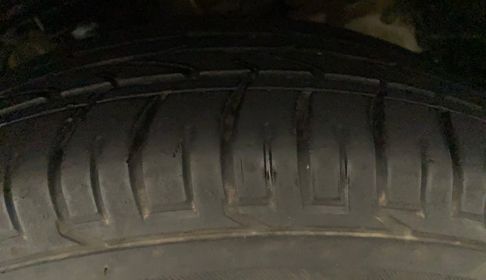 2021 Mahindra XUV300 W6 1.5 DIESEL AMT, Diesel, Automatic, 38,673 km, Left Front Tyre Tread