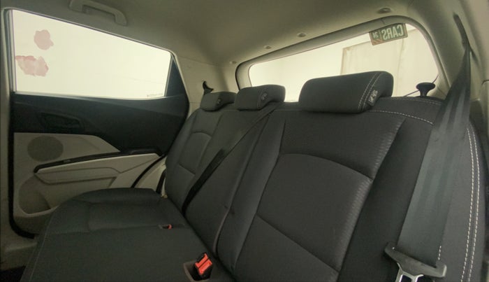 2021 Mahindra XUV300 W6 1.5 DIESEL AMT, Diesel, Automatic, 38,673 km, Right Side Rear Door Cabin