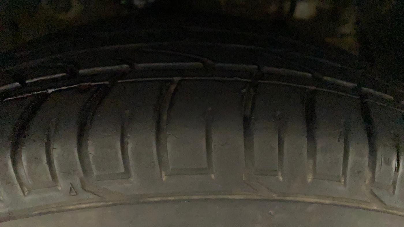 2021 Mahindra XUV300 W6 1.5 DIESEL AMT, Diesel, Automatic, 38,673 km, Right Front Tyre Tread