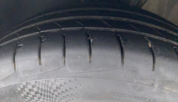 2016 Volkswagen Vento HIGHLINE 1.5 AT, Diesel, Automatic, 64,918 km, Left Front Tyre Tread