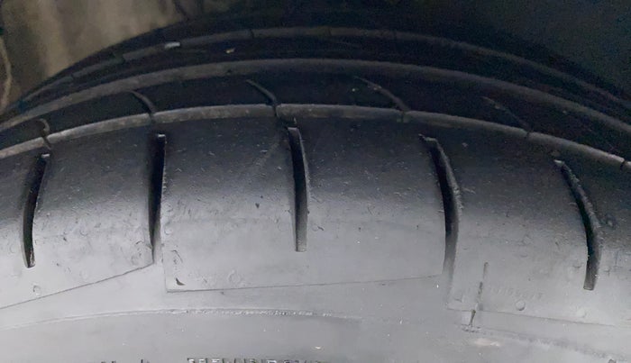 2016 Volkswagen Vento HIGHLINE 1.5 AT, Diesel, Automatic, 64,918 km, Right Front Tyre Tread