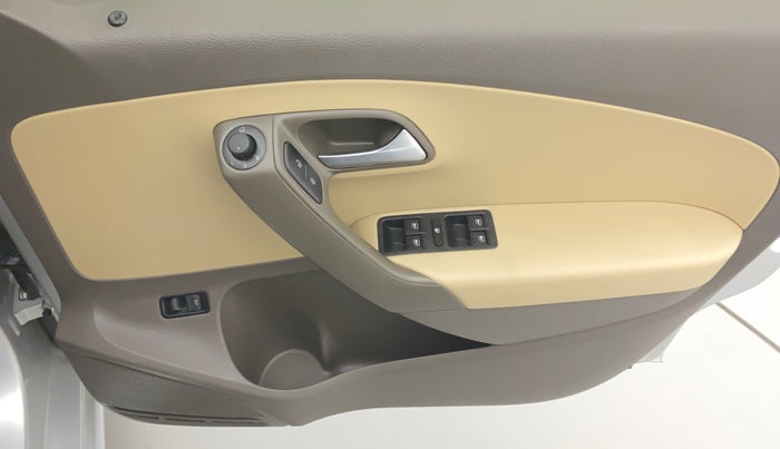 2016 Volkswagen Vento HIGHLINE 1.5 AT, Diesel, Automatic, 64,918 km, Driver Side Door Panels Control