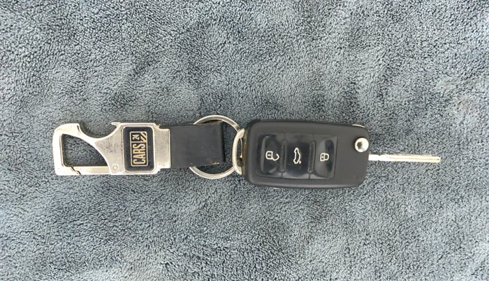 2016 Volkswagen Vento HIGHLINE 1.5 AT, Diesel, Automatic, 64,918 km, Key Close Up