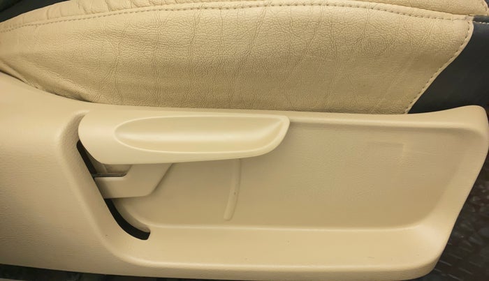 2016 Volkswagen Vento HIGHLINE 1.5 AT, Diesel, Automatic, 64,918 km, Driver Side Adjustment Panel