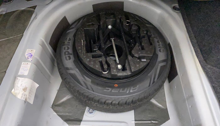 2016 Volkswagen Vento HIGHLINE 1.5 AT, Diesel, Automatic, 64,918 km, Spare Tyre