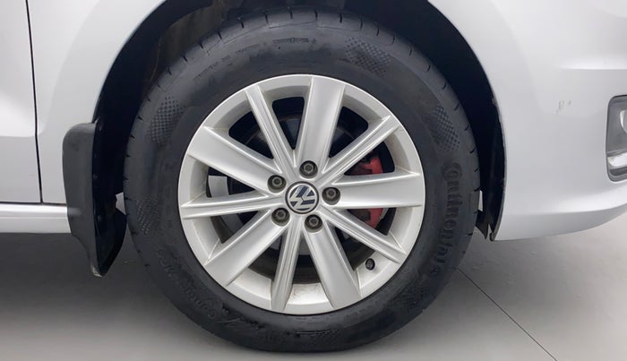 2016 Volkswagen Vento HIGHLINE 1.5 AT, Diesel, Automatic, 64,918 km, Right Front Wheel