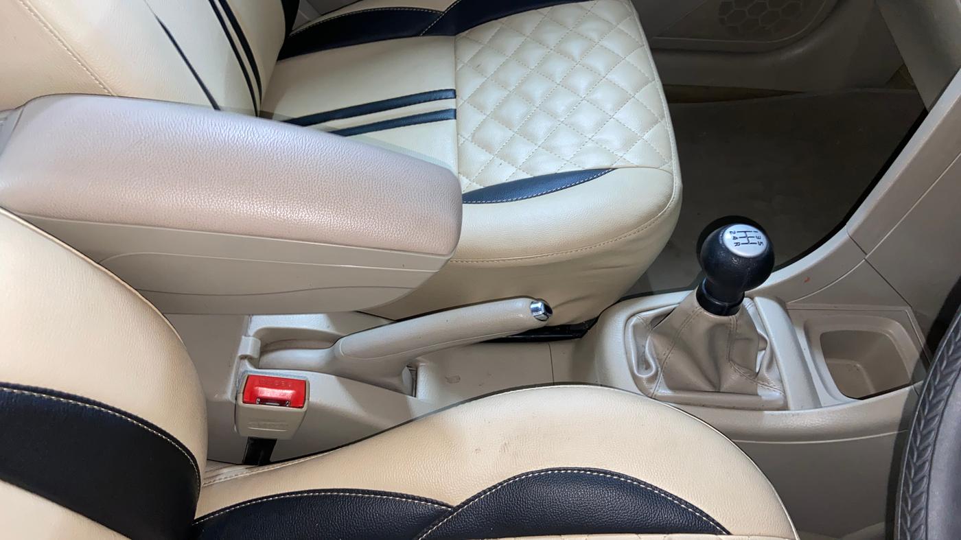 2016 Maruti Swift Dzire VXI, Petrol, Manual, 72,316 km, Gear Lever