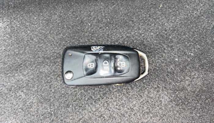 2018 Tata Tiago XT PETROL, Petrol, Manual, 62,061 km, Key Close Up