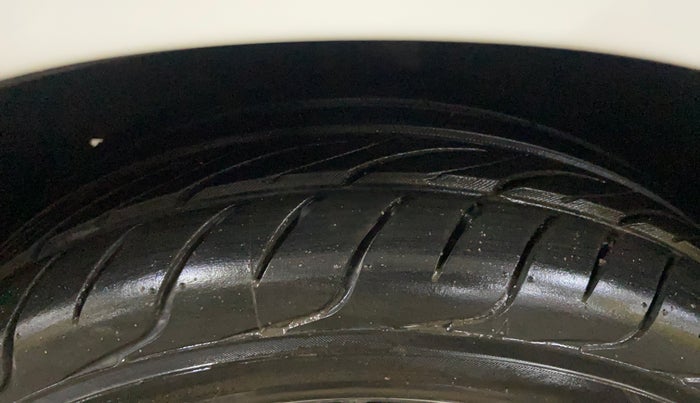 2018 Maruti Swift ZXI, Petrol, Manual, 66,805 km, Left Front Tyre Tread