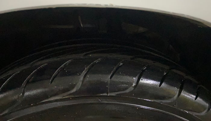 2018 Maruti Swift ZXI, Petrol, Manual, 66,805 km, Right Front Tyre Tread