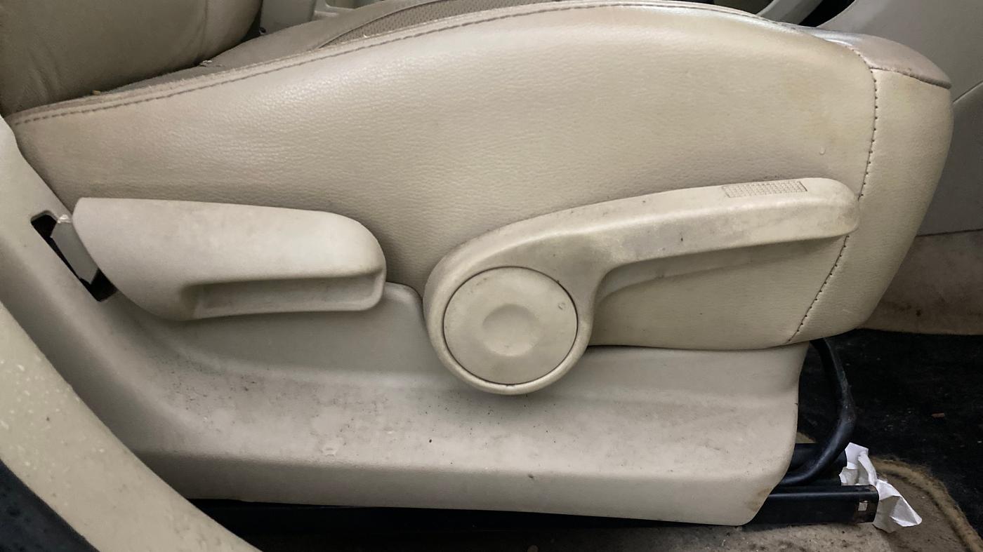 2016 Maruti Ciaz ZXI+, Petrol, Manual, 64,202 km, Driver Side Adjustment Panel
