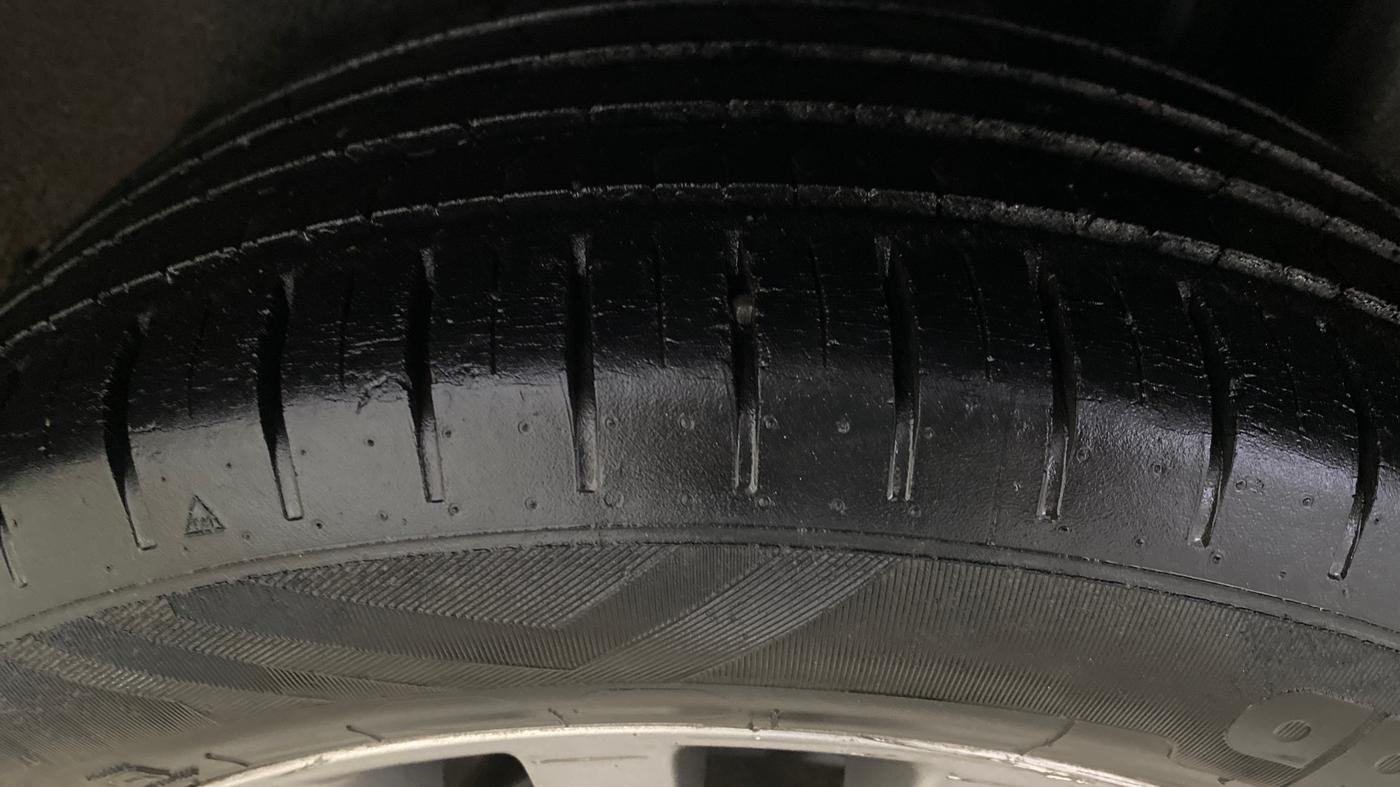 2016 Maruti Ciaz ZXI+, Petrol, Manual, 64,202 km, Left Rear Tyre Tread