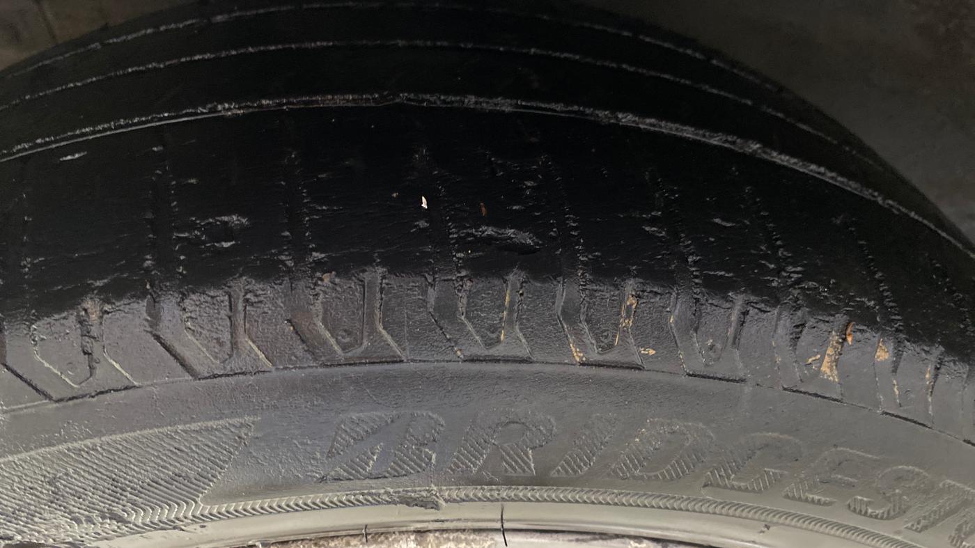 2016 Maruti Ciaz ZXI+, Petrol, Manual, 64,202 km, Left Front Tyre Tread