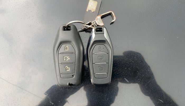 2018 Mahindra XUV500 W10, Diesel, Manual, 77,573 km, Key Close Up