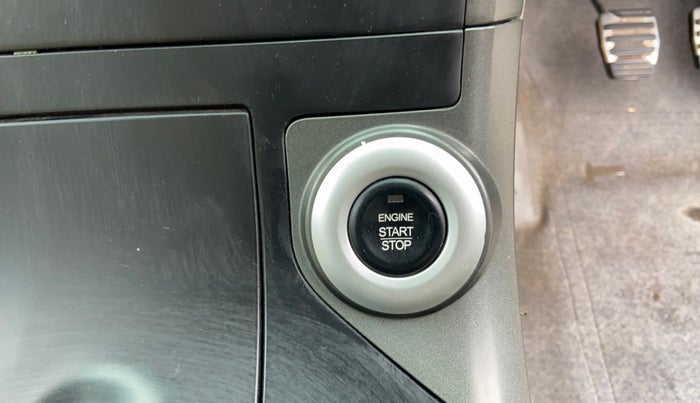 2018 Mahindra XUV500 W10, Diesel, Manual, 77,573 km, Keyless Start/ Stop Button