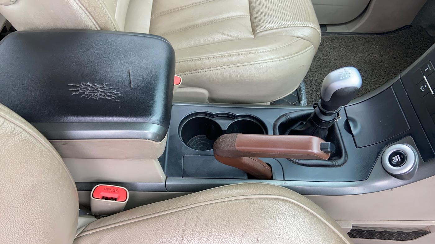 2018 Mahindra XUV500 W10, Diesel, Manual, 77,573 km, Gear Lever