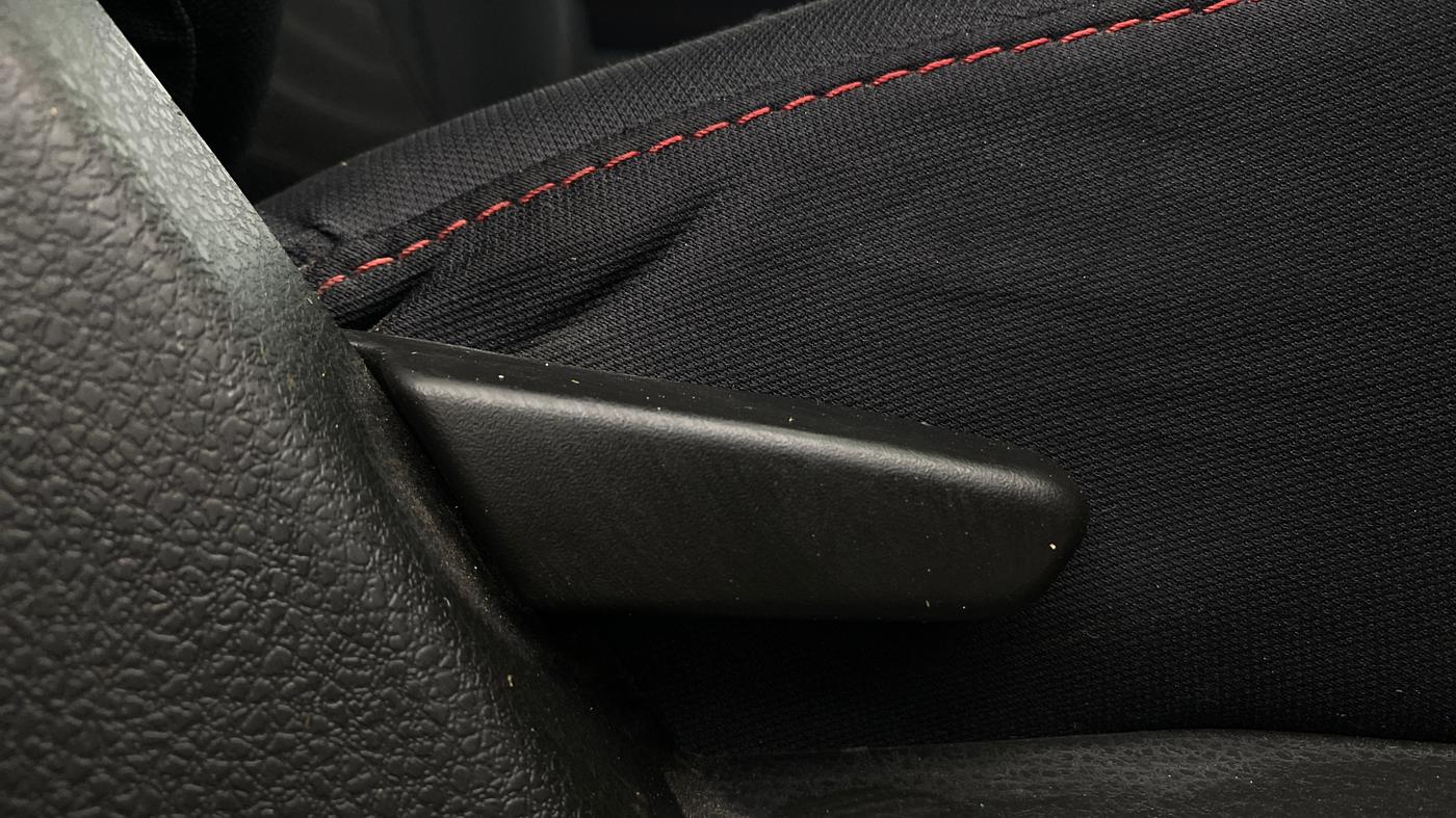 2018 Renault Duster RXS CVT, Petrol, Automatic, 68,630 km, Driver Side Adjustment Panel