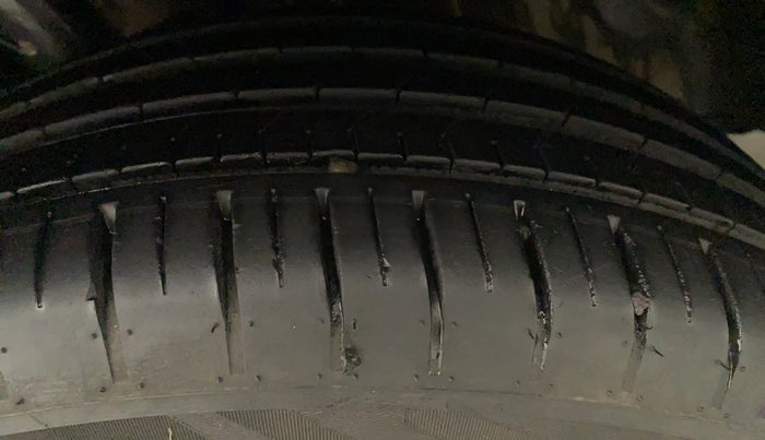 2022 Tata PUNCH ACCOMPLISHED DAZZLE PACK AMT, Petrol, Automatic, 8,974 km, Left Front Tyre Tread