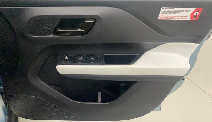 2022 Tata PUNCH ACCOMPLISHED DAZZLE PACK AMT, Petrol, Automatic, 8,974 km, Driver Side Door Panels Control