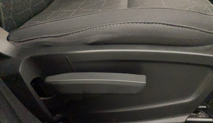 2022 Tata PUNCH ACCOMPLISHED DAZZLE PACK AMT, Petrol, Automatic, 8,974 km, Driver Side Adjustment Panel