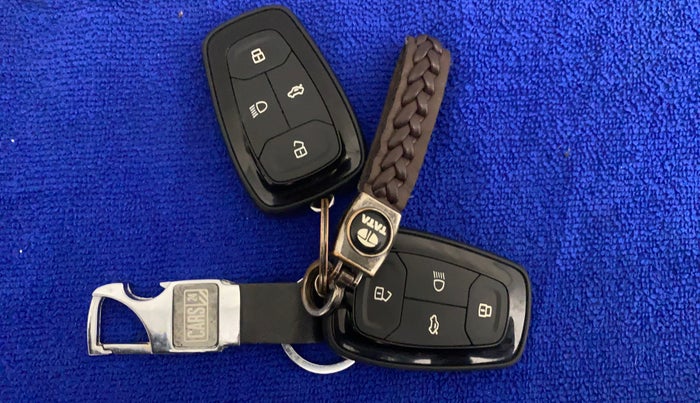2022 Tata PUNCH ACCOMPLISHED DAZZLE PACK AMT, Petrol, Automatic, 8,974 km, Key Close Up