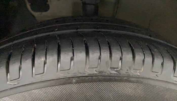 2023 Hyundai NEW I20 MAGNA 1.2 MT, Petrol, Manual, 27,146 km, Left Front Tyre Tread