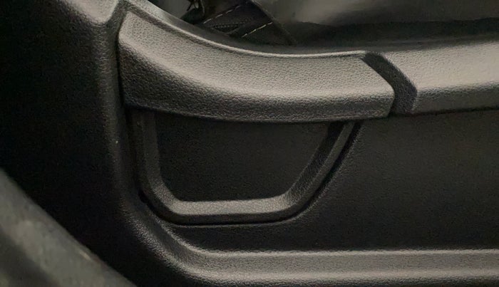 2023 Hyundai NEW I20 MAGNA 1.2 MT, Petrol, Manual, 27,146 km, Driver Side Adjustment Panel