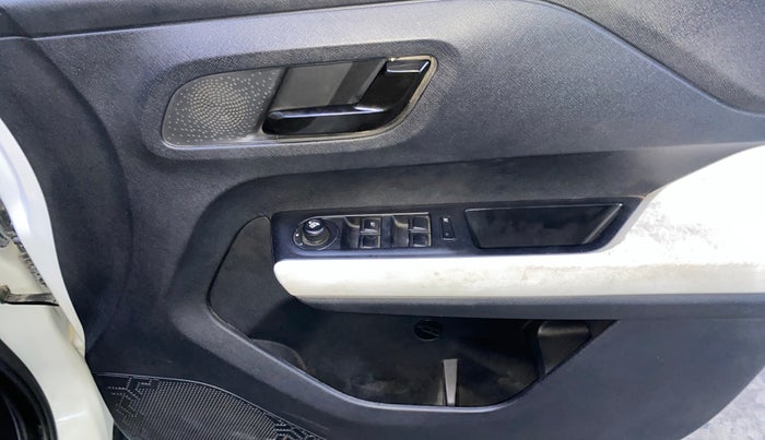 2022 Tata PUNCH ACCOMPLISHED MT, Petrol, Manual, 11,567 km, Driver Side Door Panels Control